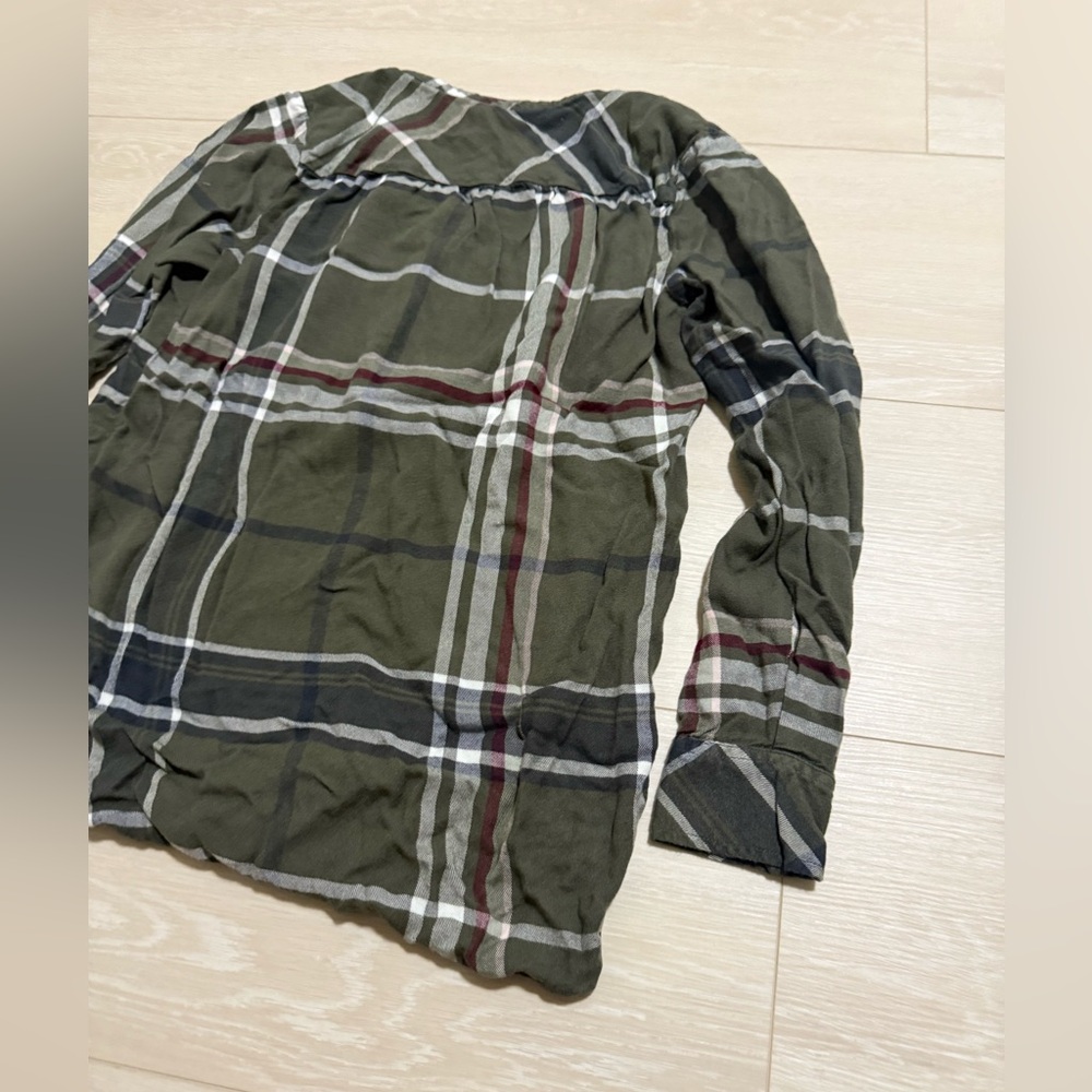 ✨Universal Thread Green Plaid Button Down Shirt - Picture 10 of 10